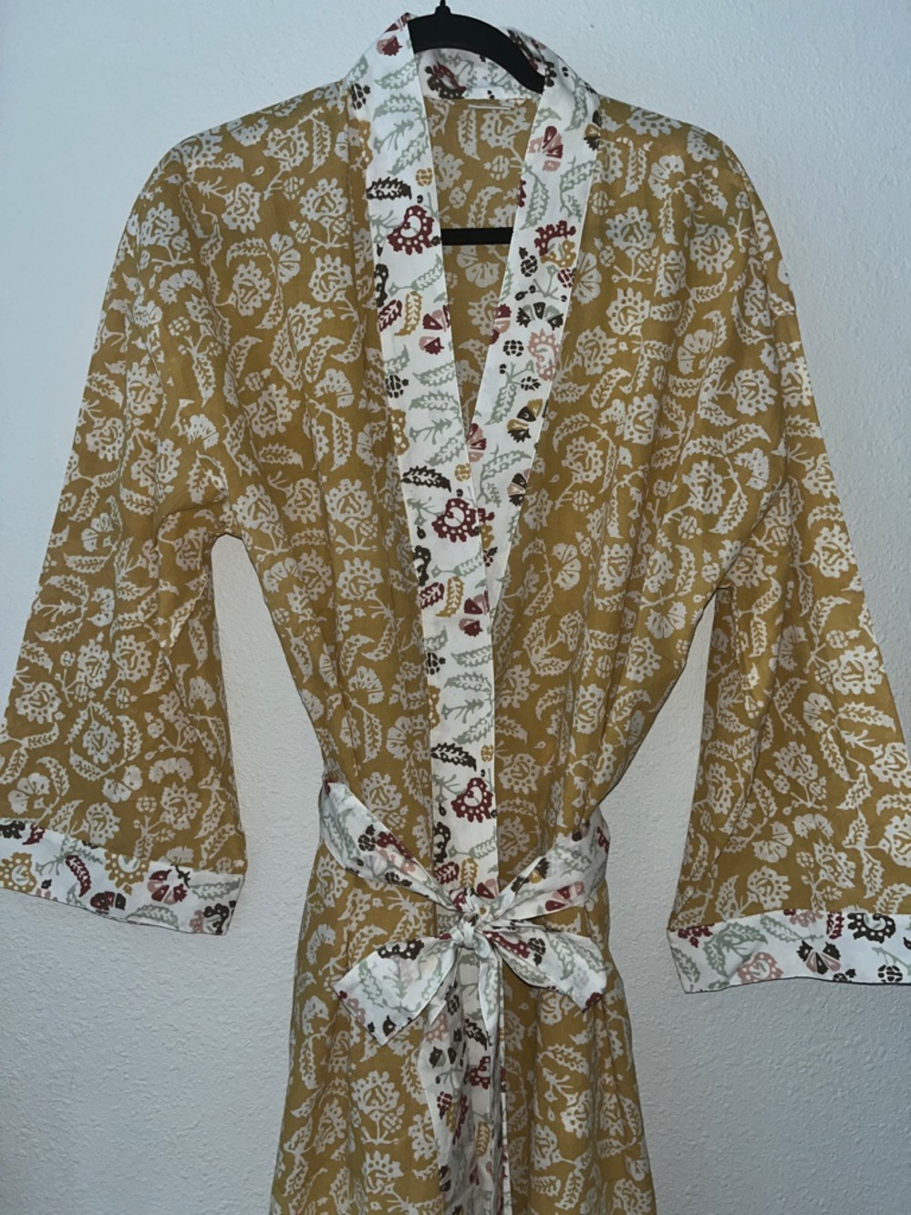 Pottery Barn Robe
Floral Mustard linen & cotton
belt tie
Sz M